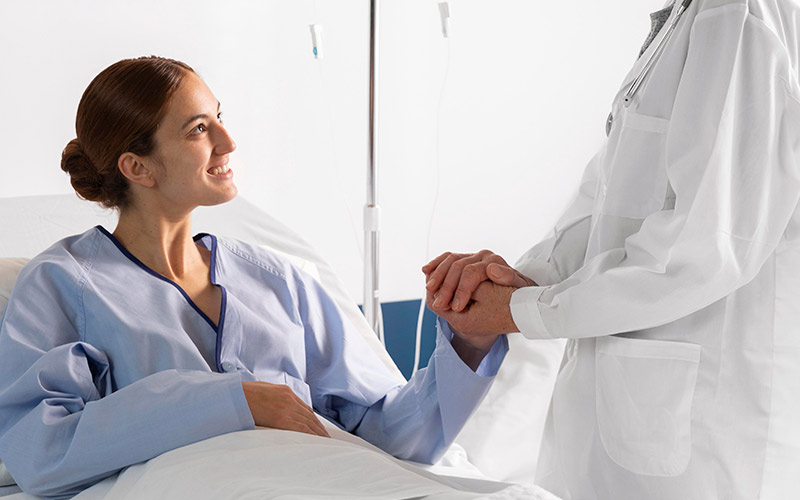 Cirurgia robótica ginecológica com plataforma robótica durante histerectomia.